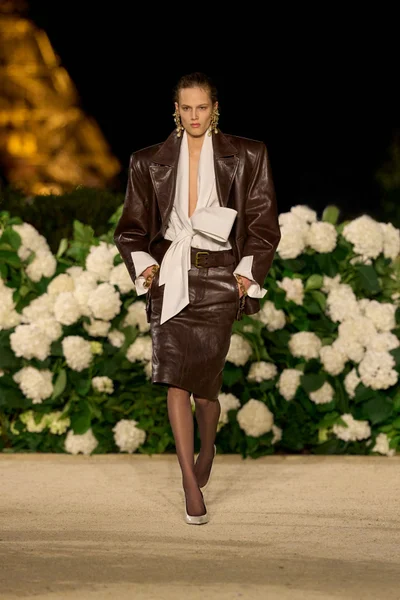 Look 10